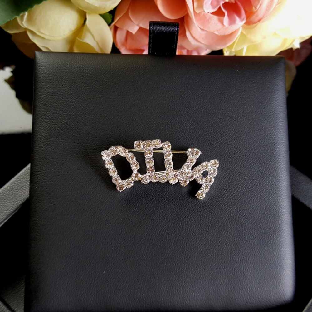 Sparkling Rhinestone "DIVA" Word Brooch Pin